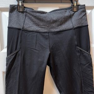 Lululemon black, full leggings with pockets 10